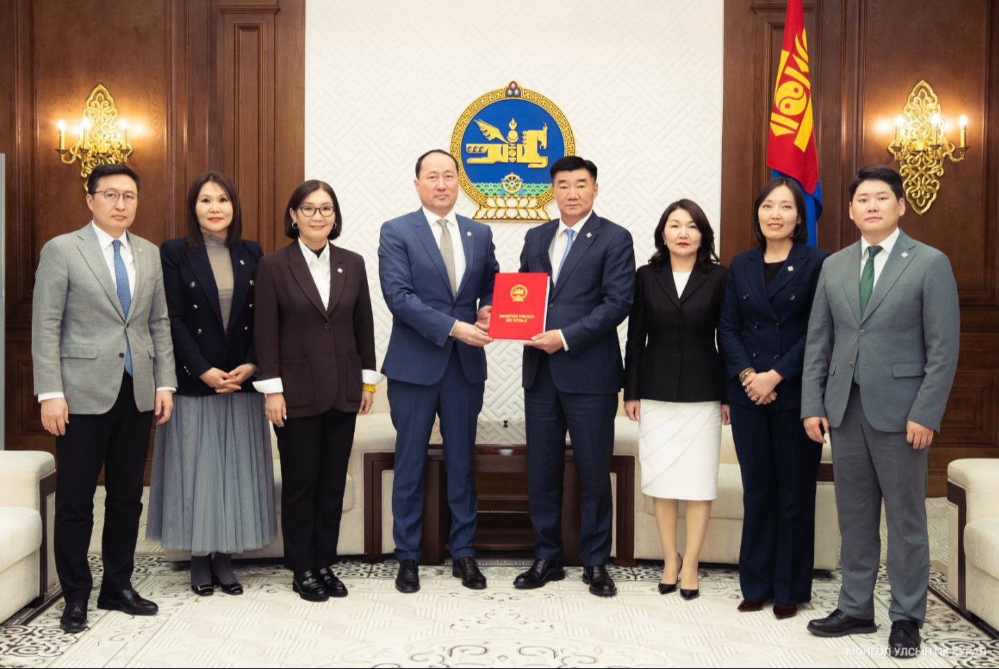 Хүүхдийн хөгжлийг дэмжих тухай хуулийн төсөл өргөн мэдүүллээ